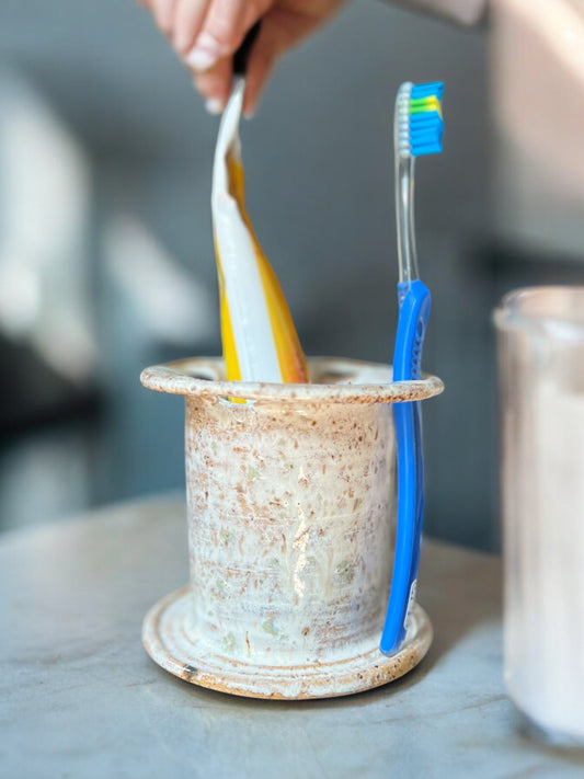 Tooth brush holder