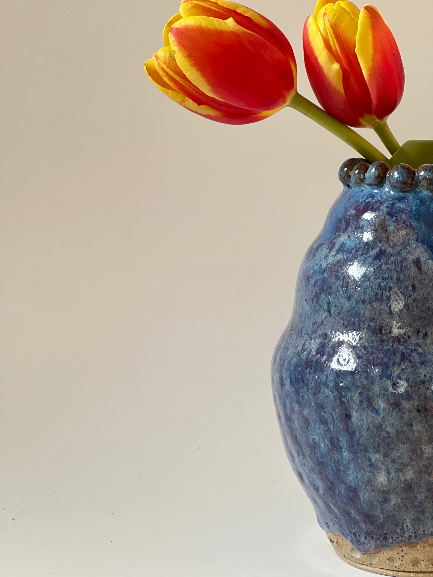 Bubble bead vase
