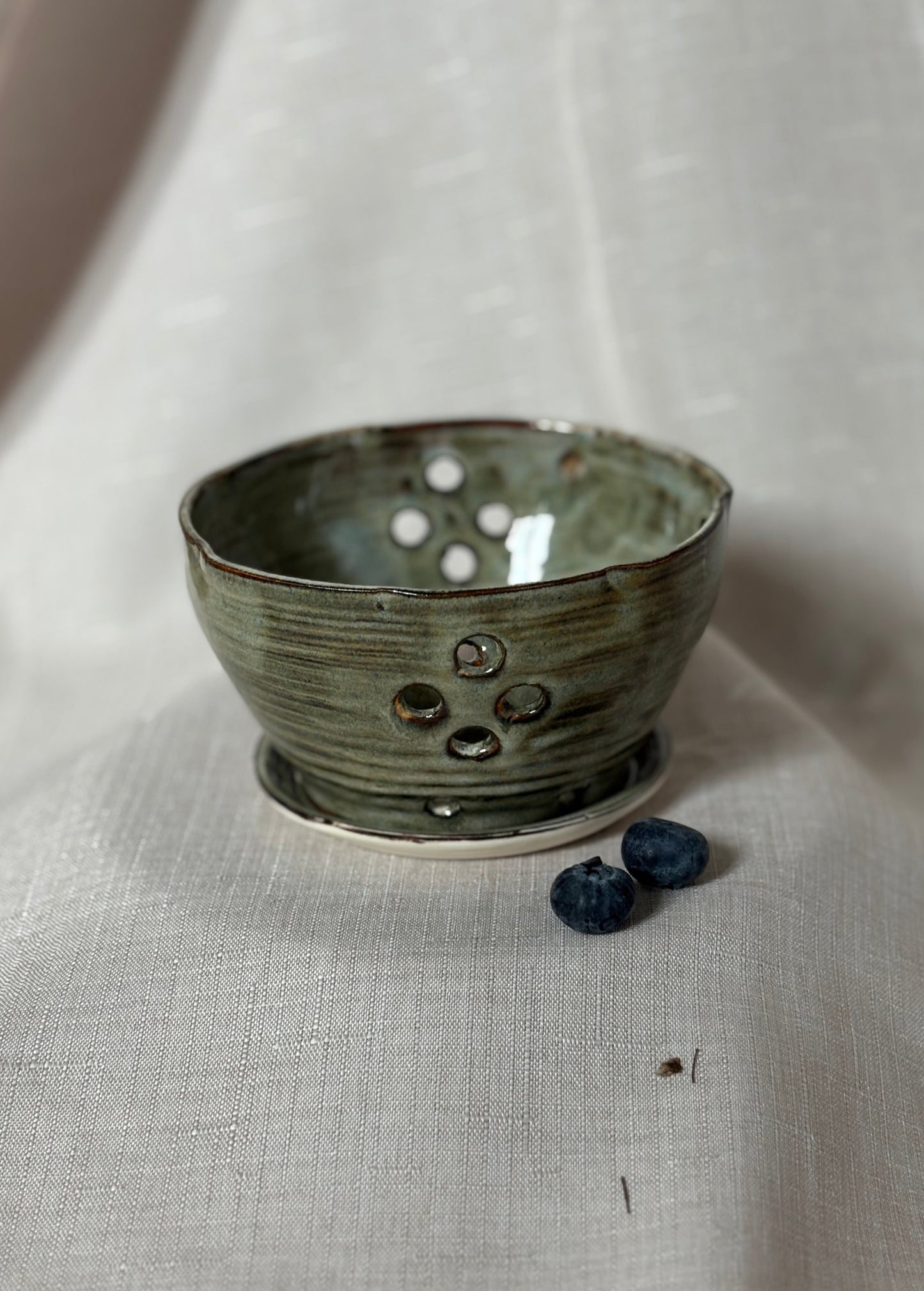 Mini Berry Bowl ( in built drip dish )- - River forest