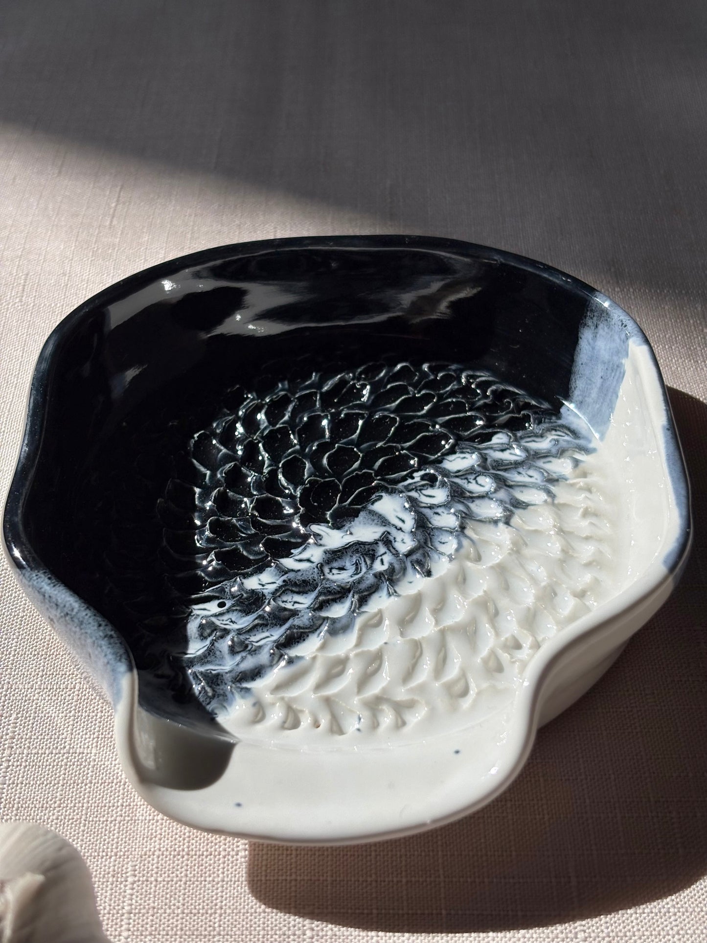 Garlic Grater - Black sand