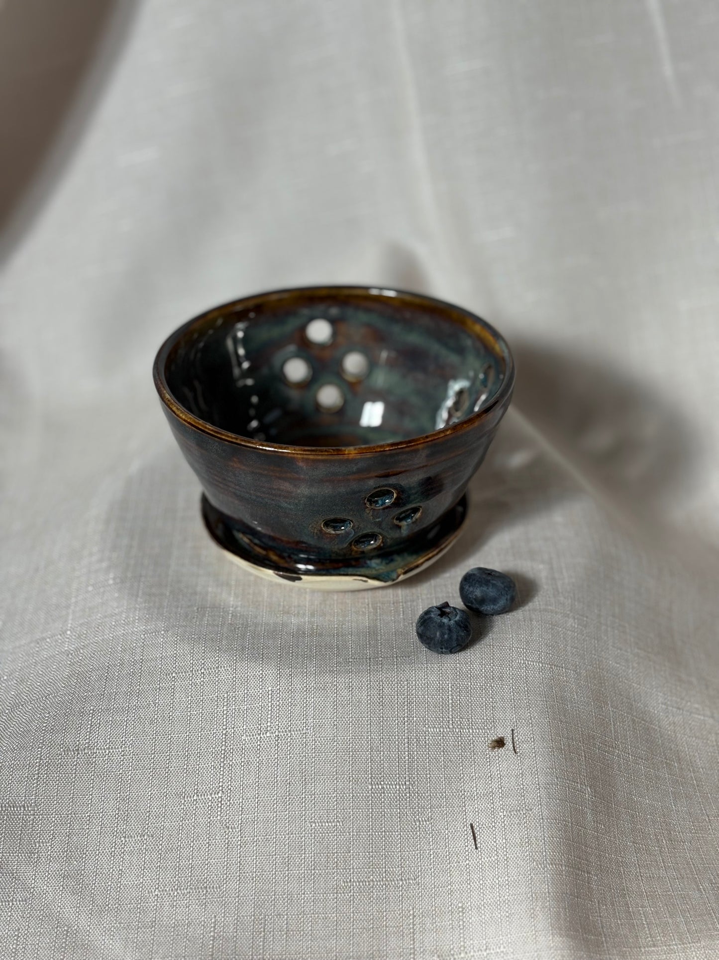 Mini berry bowl-(in built drip dish)- Stardust