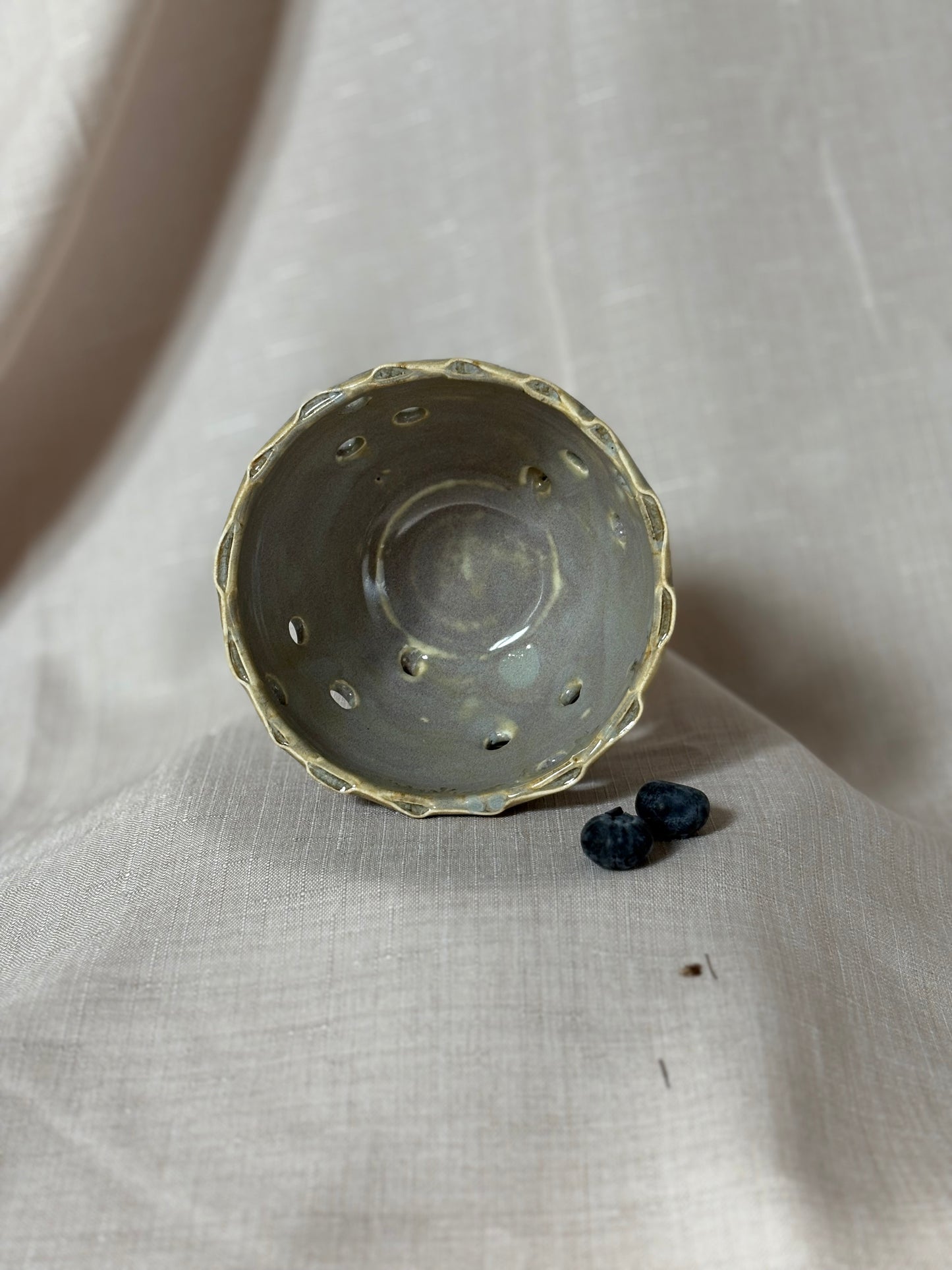 Mini Berry Bowl ( in built drip dish )- - Grey stone