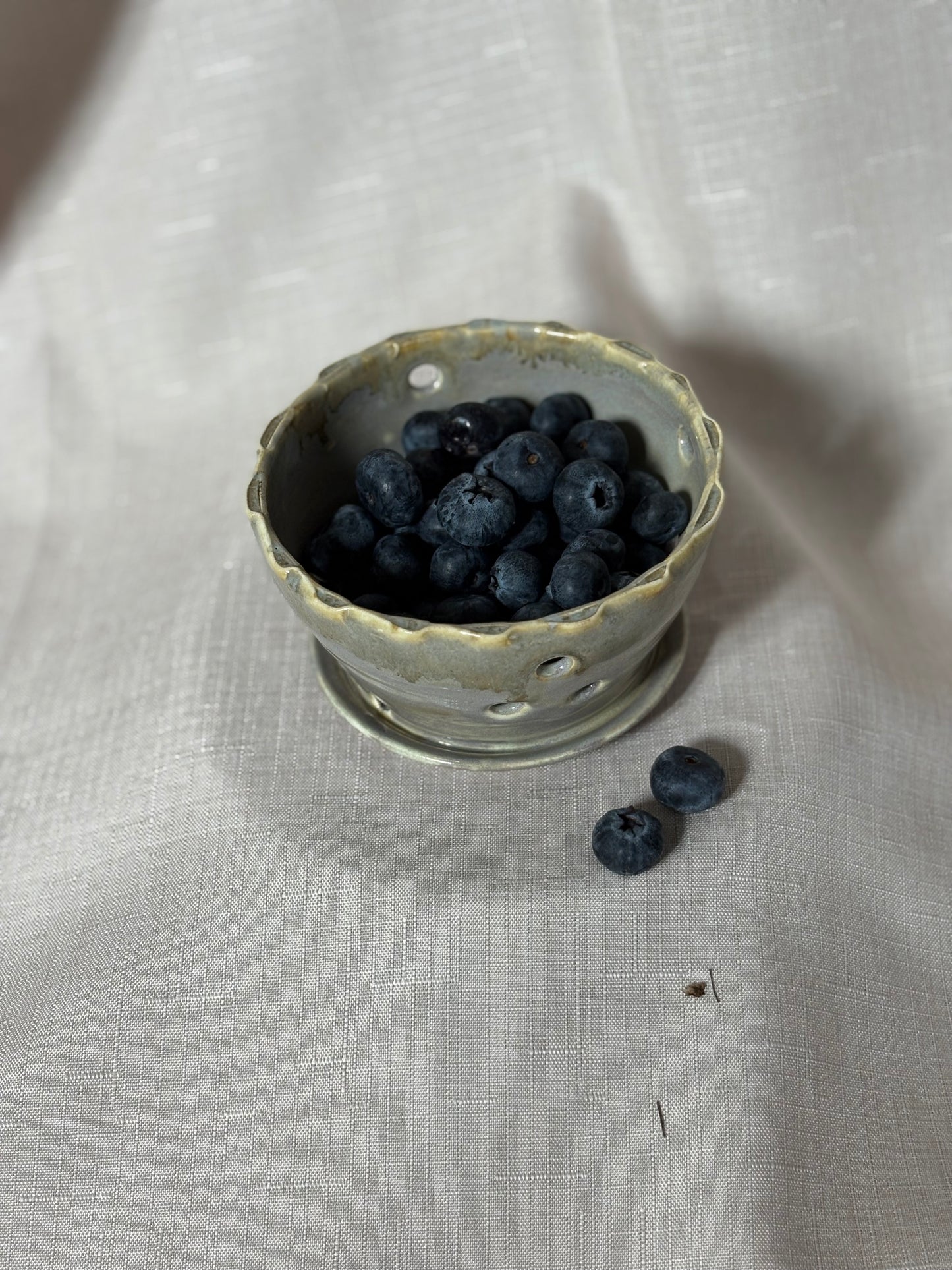 Mini Berry Bowl ( in built drip dish )- - Grey stone