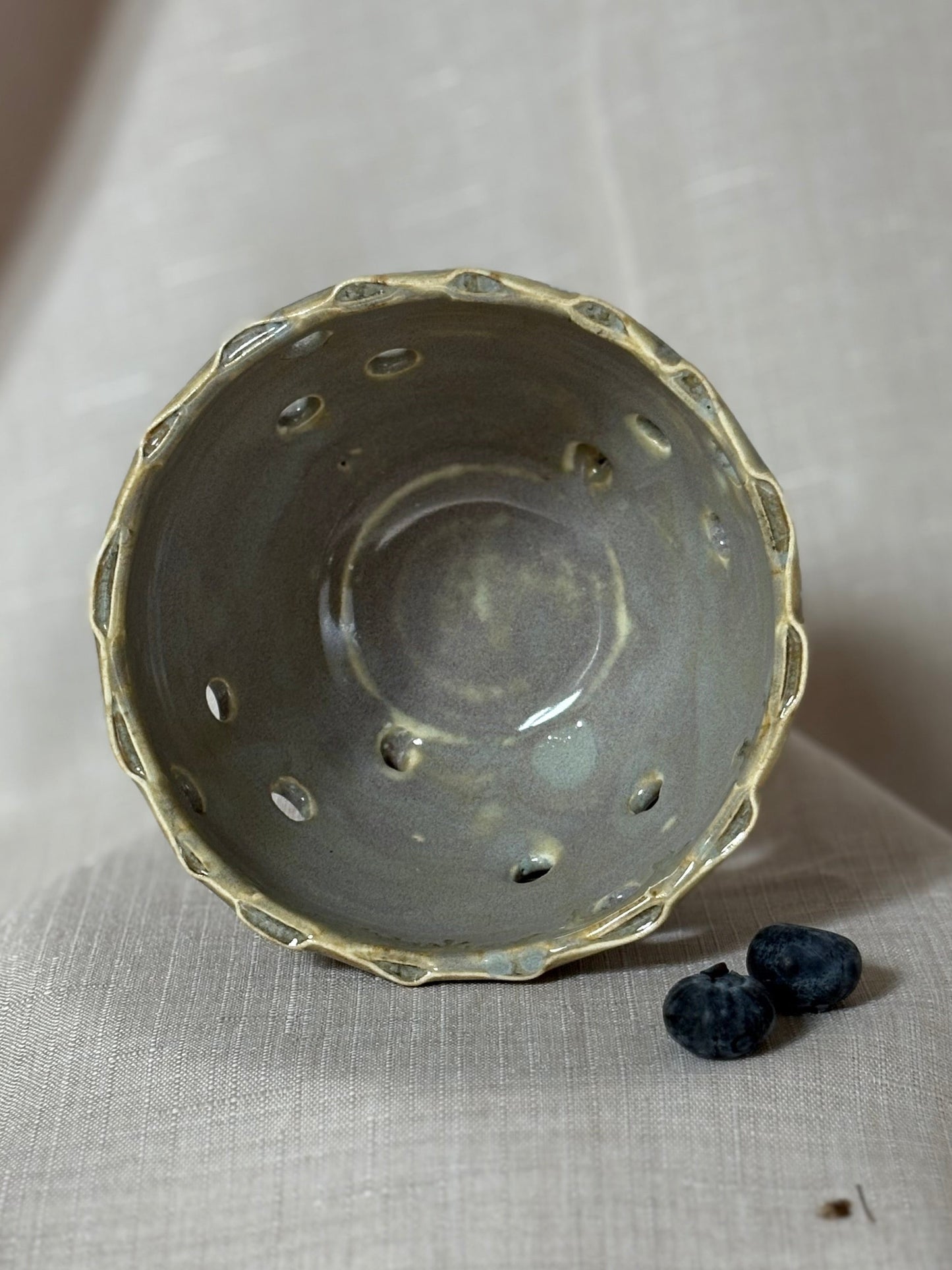 Mini Berry Bowl ( in built drip dish )- - Grey stone