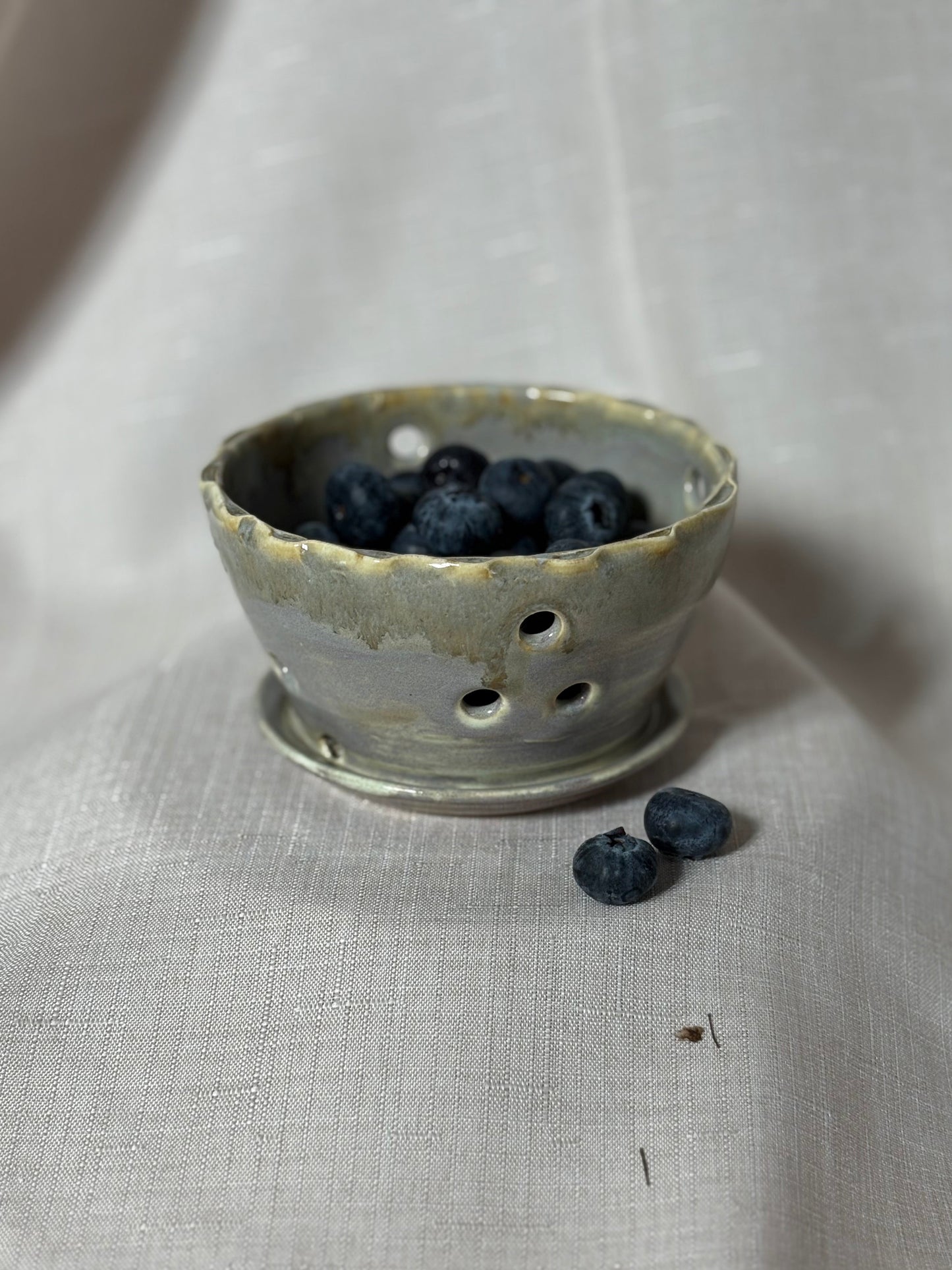 Mini Berry Bowl ( in built drip dish )- - Grey stone