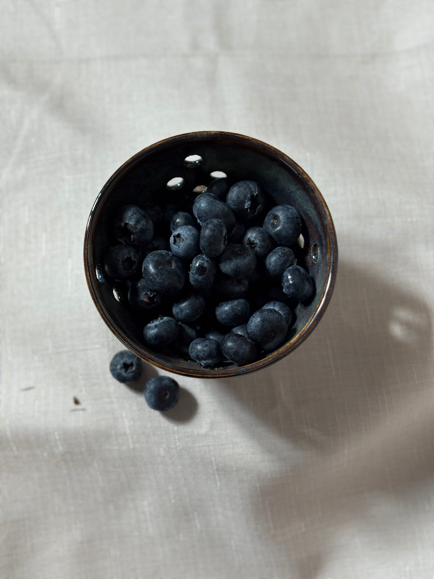 Mini berry bowl-(in built drip dish)- Stardust