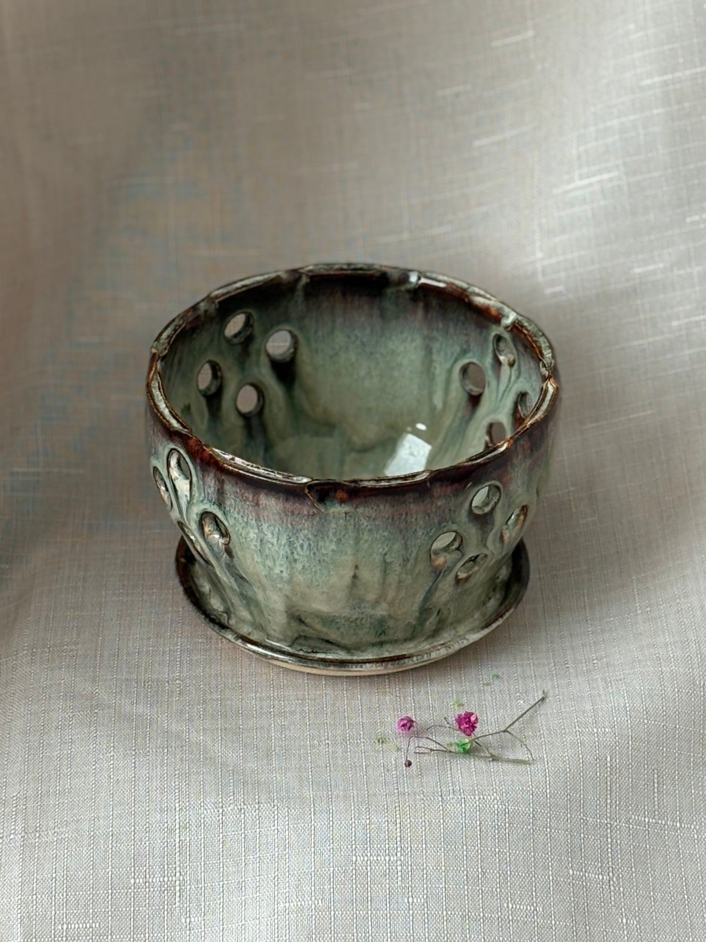 Mini Berry Bowl ( in built drip dish )- -  Mystic green