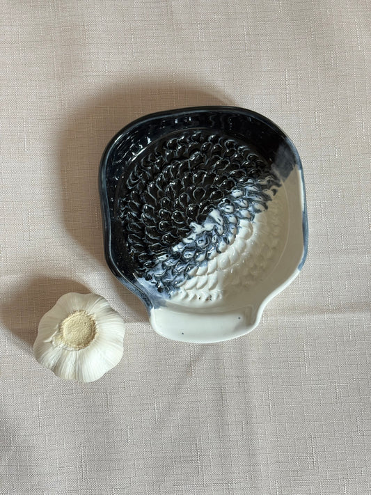 Garlic Grater - Black sand