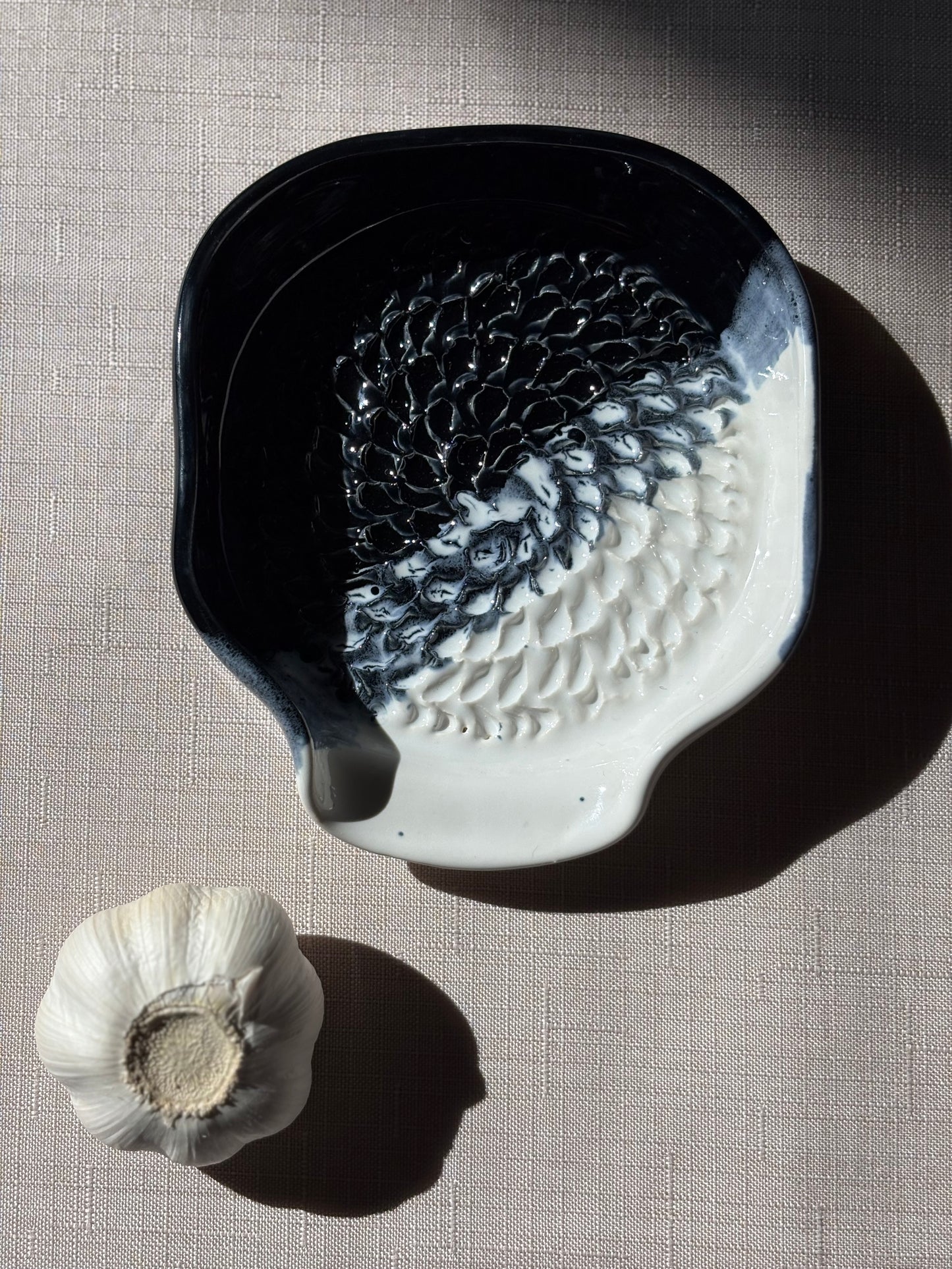 Garlic Grater - Black sand