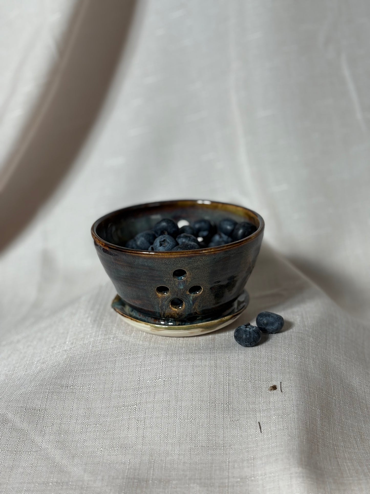 Mini berry bowl-(in built drip dish)- Stardust