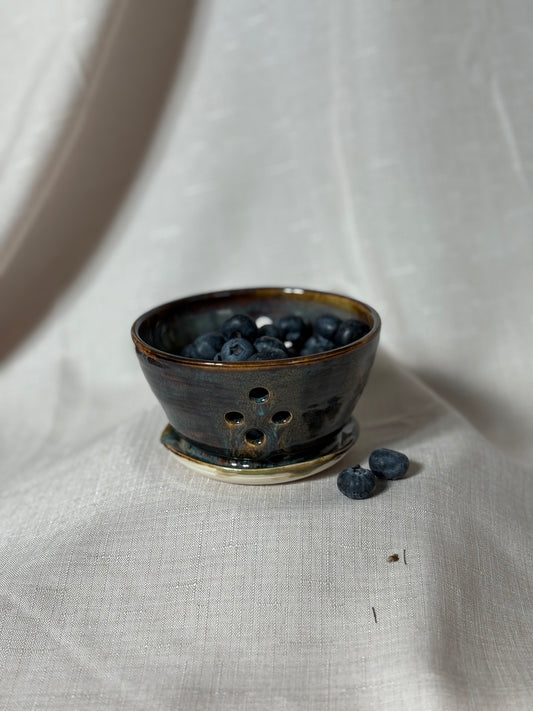 Mini berry bowl-(in built drip dish)- Stardust