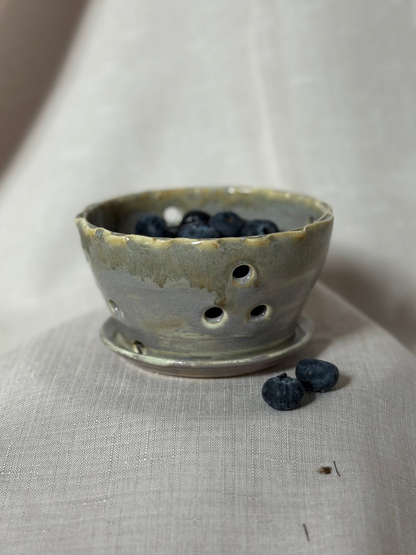 Mini Berry Bowl ( in built drip dish )- - Grey stone