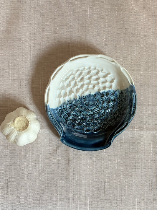 Garlic Grater -  Icy beach