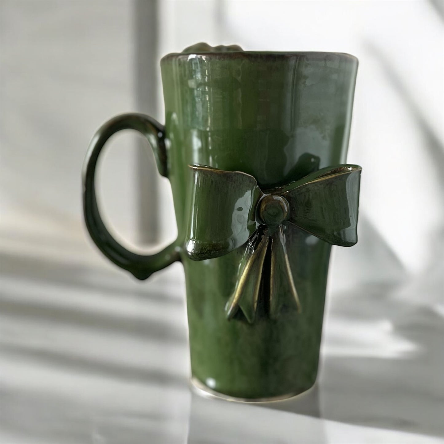 To-Go Bow Cup with handle