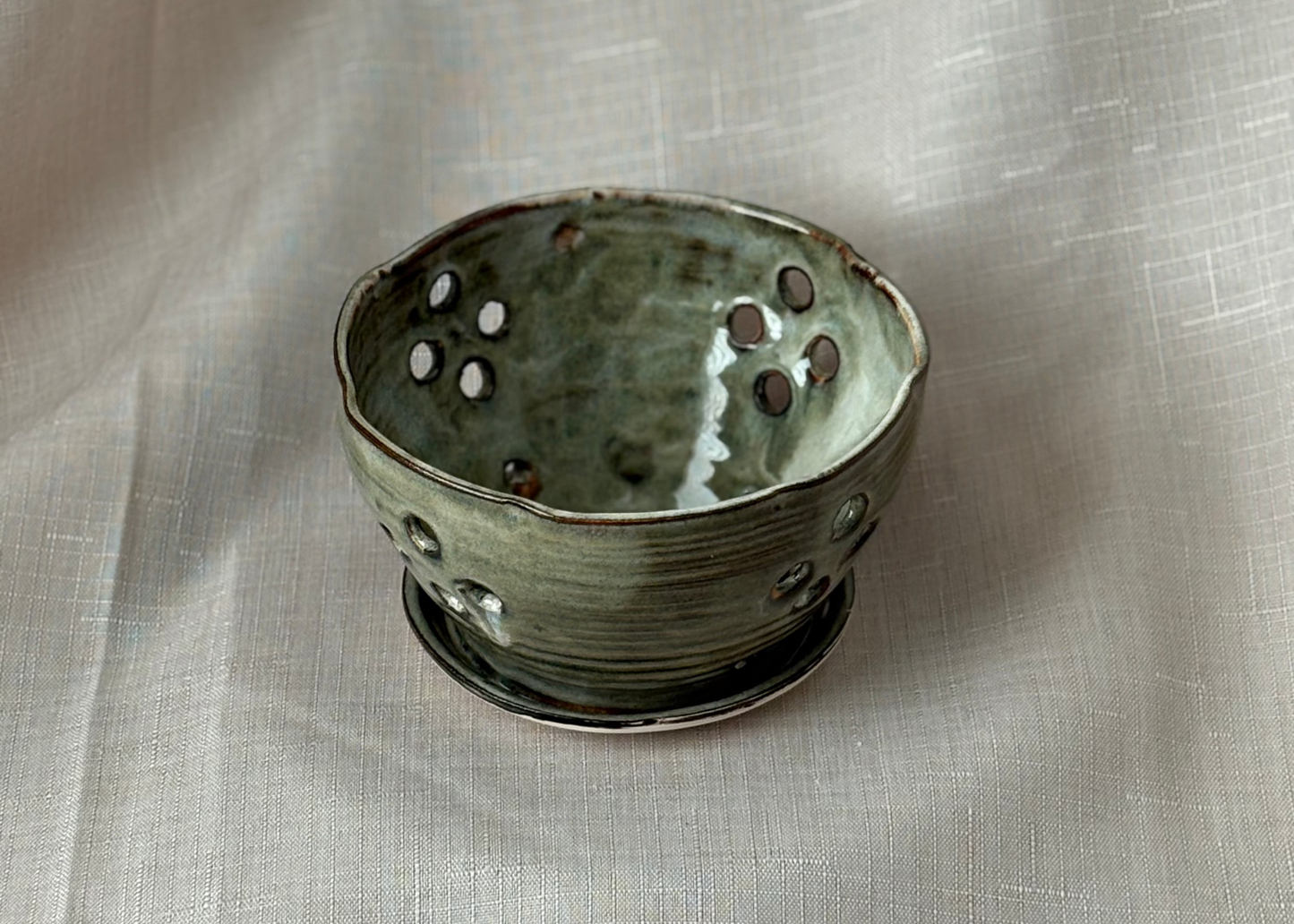 Mini Berry Bowl ( in built drip dish )- - River forest