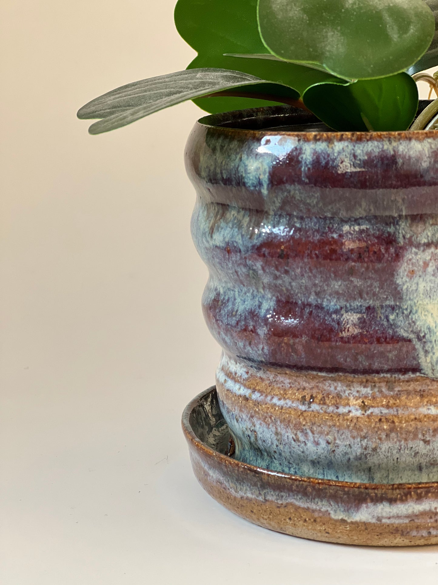 One piece purple Planter