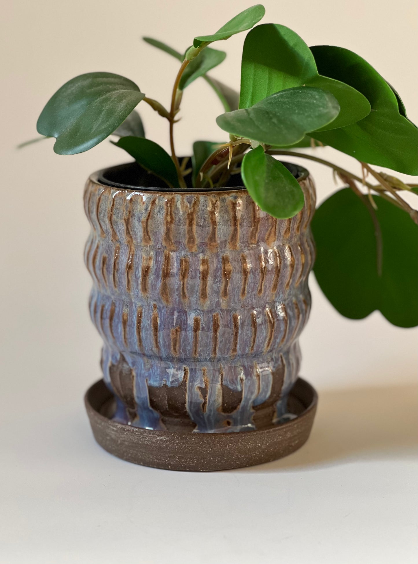 Carved bubble planter